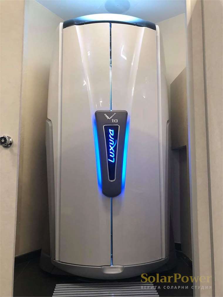 Соларно студио SolarPower Pulse Fitness & Spa Mladost - вертикален солариум Luxura V10 50 SLI High Intensive