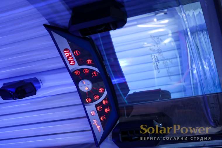 Соларно студио SolarPower София Център – солариум Evolution 660 – контролен панел и гласова навигация